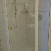 Große geräumige Dusche
